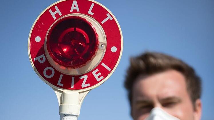 Größte Mühe hatten die Polizisten, einen Motorradfahrer im Juni 2019 zwischen Ebern und Haßfurt zum Anhalten zu bewegen. Das Verfahren wurde nun gegen eine Geldauflage eingestellt. Friso Gentsch/dpa