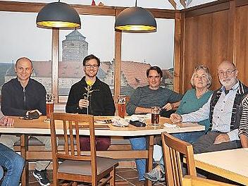 Grünen-Besuch in Kronach, von links: Franz Köstner, Maximilian Queck, der neue Bundestagsabgeordnete Johannes Wagner, Alexander Brauer, Grünen-Kreisvorsitzende Edith Memmel, Grünen-Stadtrat Peter Witton und Odette Eisenträger-Sarter