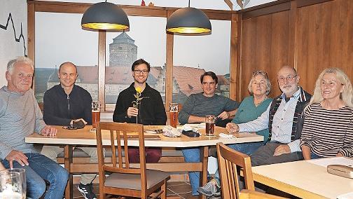 Grünen-Besuch in Kronach, von links: Franz Köstner, Maximilian Queck, der neue Bundestagsabgeordnete Johannes Wagner, Alexander Brauer, Grünen-Kreisvorsitzende Edith Memmel, Grünen-Stadtrat Peter Witton und Odette Eisenträger-Sarter