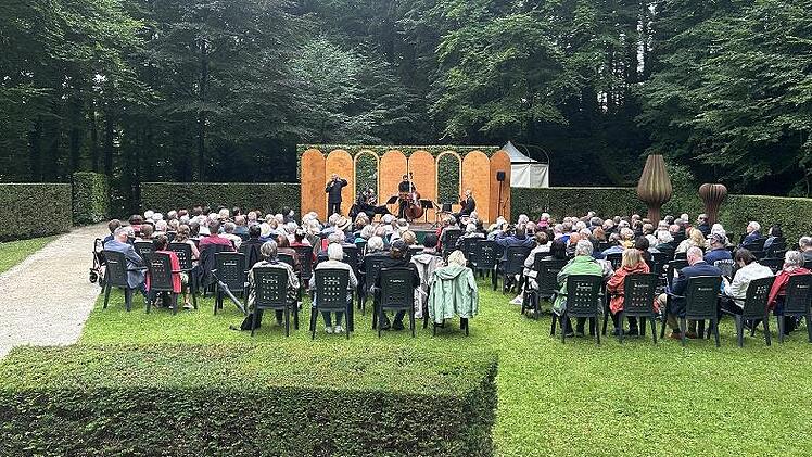 Das Bamberger Streichkonzert bereicherte erneut die sommerliche Konzertreihe im Schlosspark Unterleinleiter.