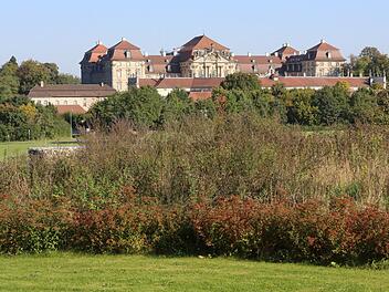 Seit Anfang des 18. Jahrhunderts das Wahrzeichen von Pommersfelden: Schloss Weissenstein. Fotos: Barbara Herbst