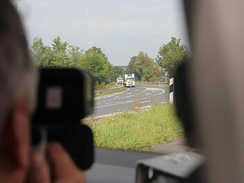 Die Heubacher Kreuzung gilt als neuralgischer Punkt. Häufig messen die Polizisten hier das Tempo der Fahrzeuge.  Foto: Sarah Dann