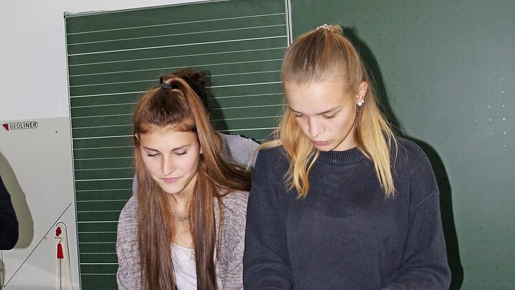 Stimmabgabe an der Wirtschaftsschule  Foto: Claudia Eck