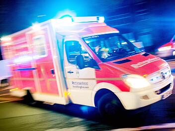 Im Landkreis Aschaffenburg hat ein Mann die Kontrolle &uuml;ber sein Motorrad verloren und wurde von seinem Fahrzeug geschleudert.  Symbolbild: Marcel Kusch/dpa