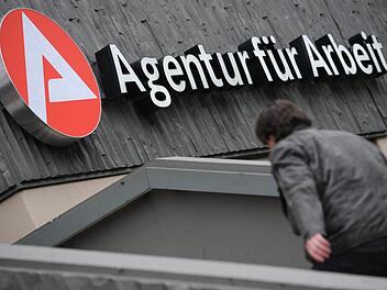 Ab Januar 2020 gibt es mehr Geld für Hartz IV Empfänger. Bis zu acht Euro können es sein. Symbolfoto: Arne Dedert/dpa