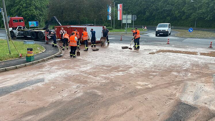 Bad Kissingen: Riesige Hagelkörner im Video - das ist beim Gewitter passiert