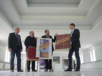 Sie wollen der ehemaligen Goebel-Kantine in Rödental mit der "Zauberwelt" neues Leben einhauchen (von links): Wolfgang Schulze, Siegfried Pecher, Marcus Geuß und Marco Steiner. Foto: Berthold Köhler