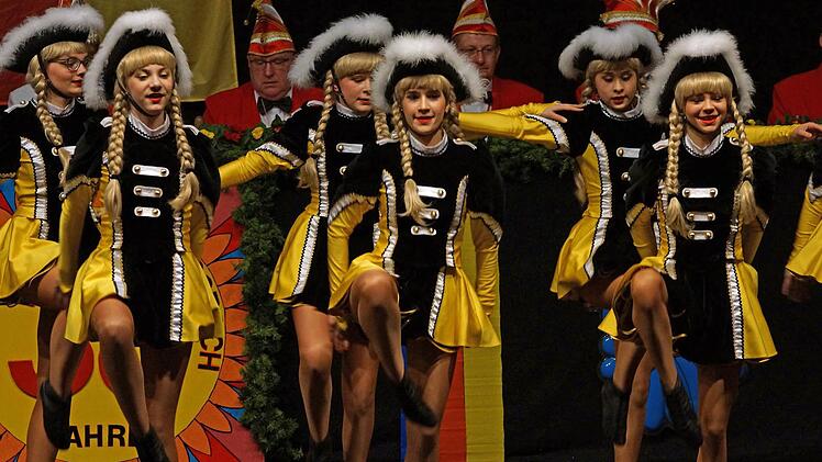 Die Garde United Dance Team ließ die Beine fliegen Foto: Johannes Michel