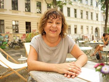 Die Krimiautorin Maria Dries schickte ihren Kommissar Philippe Lagarde  zuletzt nach Biscarosse, der französischen Partnerstadt des Landkreises Forchheim.privat