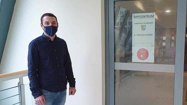 Am Eingang steht Sicherheitspersonal und wird die Temperatur gemessen, erläutert Marcel Hocquel vom Landratsamt, der den Aufbau des Impfzentrums koordiniert hat. Foto: Christine Fischer