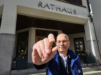 Besitzer aus Berlin holt verlorenen Ehering in Bayern ab