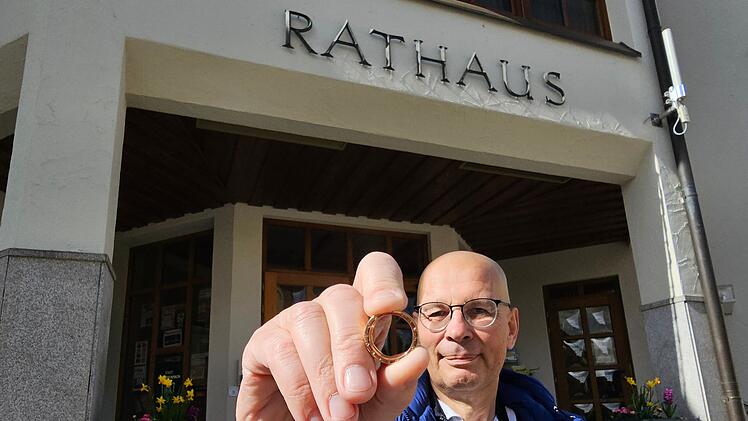 Besitzer aus Berlin holt verlorenen Ehering in Bayern ab
