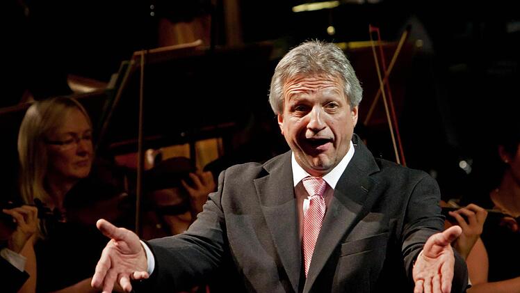 Michael Lion als Konmzertsänger im LandestheaterFoto: Jochen Berger