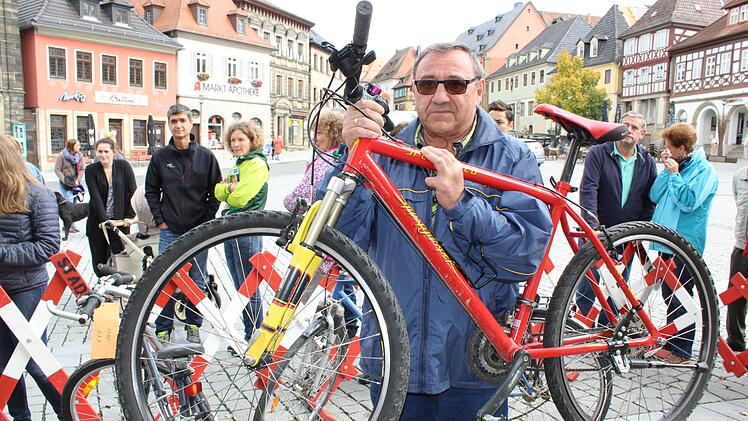 Der glückliche Besitzer eines versteigerten RadesMarkus Häggberg