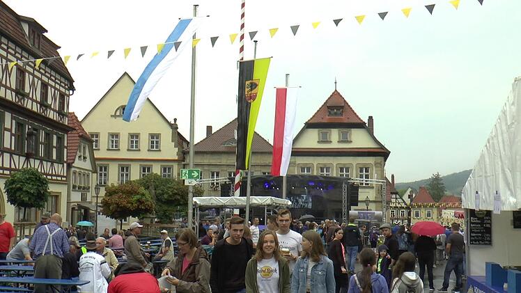 Jung und Alt geben sich traditionell ein Stelldichein beim Altstadtfest in Ebern.Christian Licha