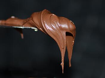 Symbolbild: Schokoaufstrich, Haselnuss, Nutella