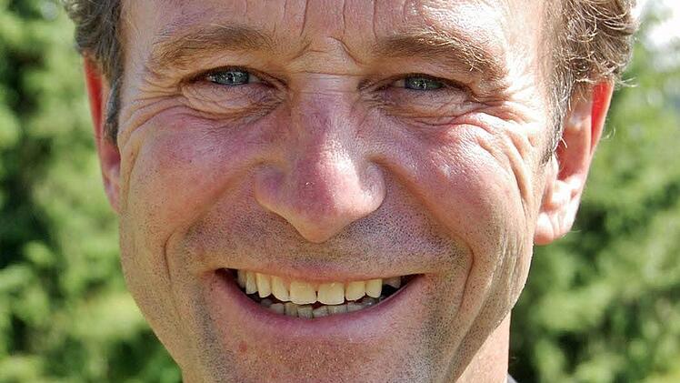 Bildhauer Reinhard Kraft (55) aus Wolkshausen (Landkreis Würzburg) schuf doe "Sternenschale" und die "Engelsflügel".
