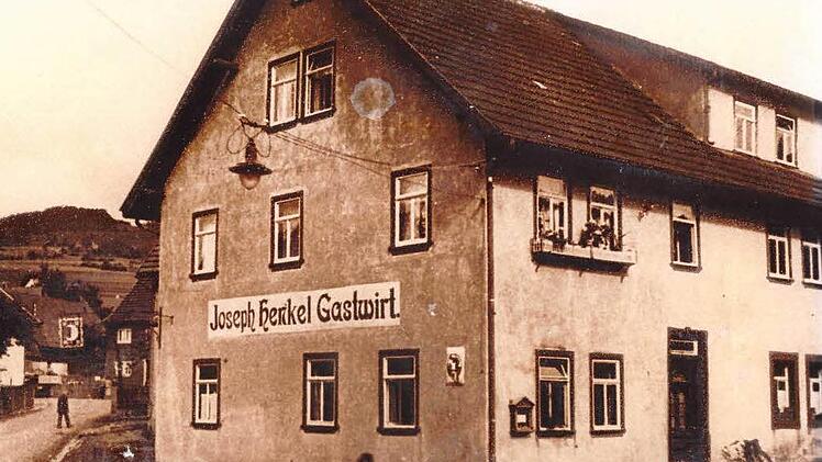 Das Gasthaus Henkel, später "Zum Halbmond", von 1939. Foto: Familienarchiv