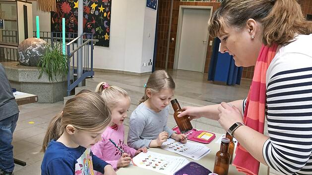 Eine der Stationen, an denen die Kinder ihr Wissen &uuml;ber gesunde Lebensmittel testen konnten. Foto: privat