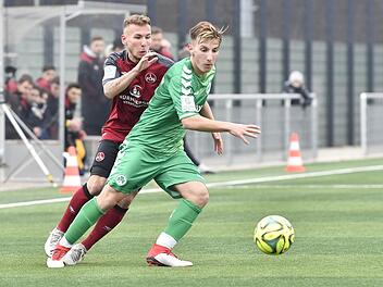 Ausgerechnet gegen seinen Ex-Verein FC Nürnberg kam für Nico Geyer im Trikot der Fürther U19 der Durchbruch. Im Bundesliga-Spiel bereitete er das 1:1 vor und erzielte das 2:1 selbst.  Foto: Sportfoto Zink