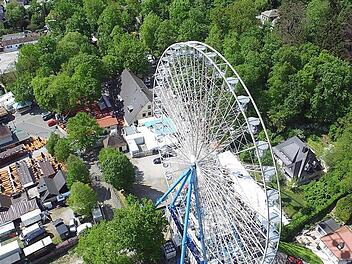 Das 55 Meter hohe Riesenrad ist das Wahrzeichen der Erlanger Bergkirchweih