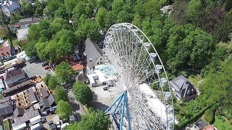 Das 55 Meter hohe Riesenrad ist das Wahrzeichen der Erlanger Bergkirchweih