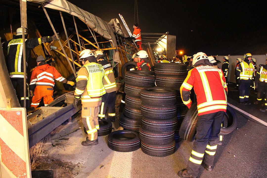 Tödlicher Lkw-Crash auf der A9: Lastkraftwagen kracht in Leitplanke