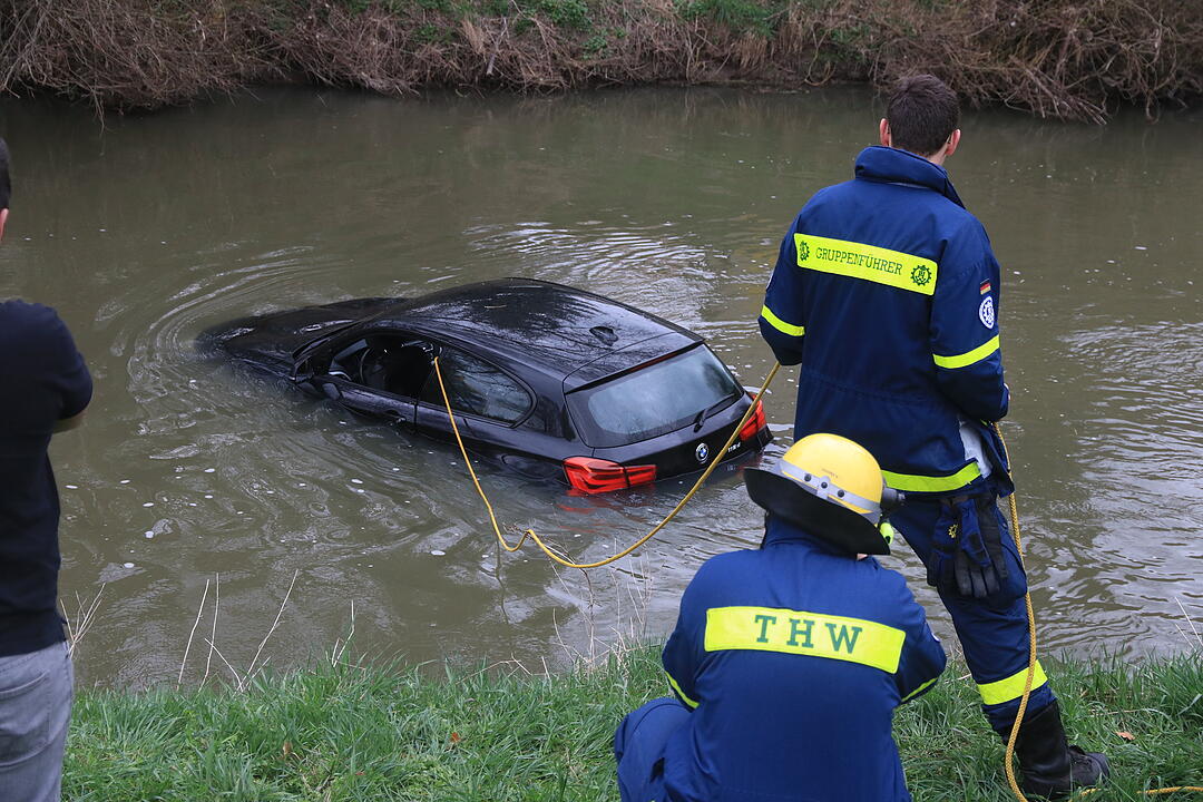 Kreis Forchheim: Auto treibt in der Aisch