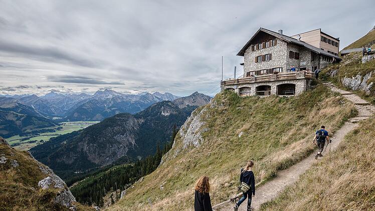 Die Kissinger Hütte ist ein beliebtes Wanderziel in den Allgäuer Alpen.  Foto: Nicolas Armer/dpa