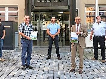 Bei der Übergabe des Positionspapiers der CSU Ebern/Jesserndorf (von links) Frank Ziegler, Dieter Gerstenkorn, Frank Kaiser, Landrat Wilhelm Schneider und Elmar Merget