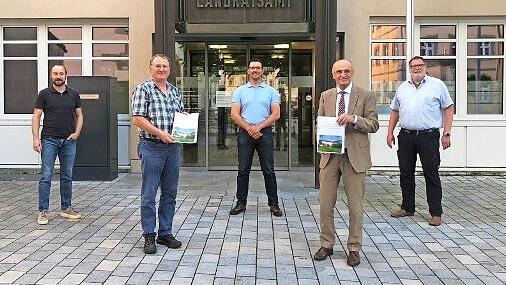 Bei der Übergabe des Positionspapiers der CSU Ebern/Jesserndorf (von links) Frank Ziegler, Dieter Gerstenkorn, Frank Kaiser, Landrat Wilhelm Schneider und Elmar Merget