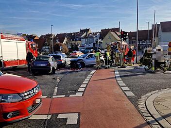 Bamberg: "Schadenstr&auml;chtiger" Unfall mit Rad- und Autofahrern an L&ouml;wenbr&uuml;cke - vier Personen verletzt