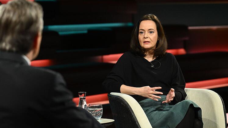 Journalistin Julia L&ouml;hr bem&auml;ngelte, dass die Bundesregierung zu tr&auml;ge beim Umsetzen von Reformen sei.