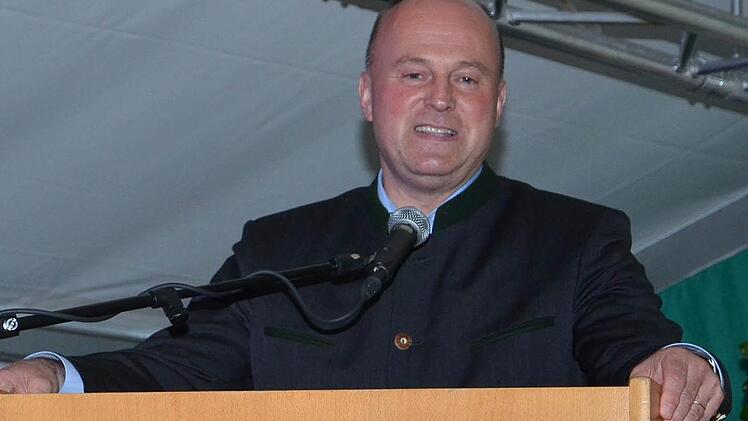 Finanz-Staatssekretär Hartmut Koschyk war das erste Mitglied einer Bundesregierung auf der Naturbühne.