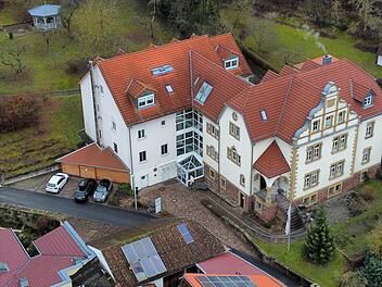 Das Seniorenhaus Euerdorf ist ab Freitag eine von nur noch zwei Not-Unterkünften für Kriegsflüchtlinge im Landkreis Bad Kissingen. Aktuell steht es allerdings noch leer, aber Gemeinde und Helfer stehen bereit.