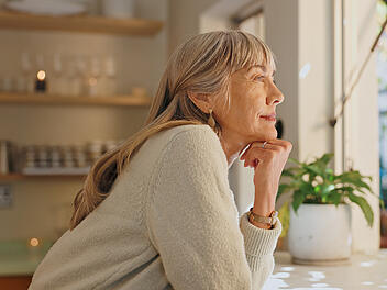 Autorin zu Altersarmut bei Frauen: "Mit 50 kann man noch umsteuern"