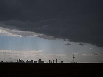 Regenwolken über Frankfurt am Main