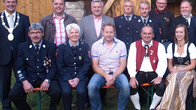 Zahlreiche Steinwiesener Bürger wurden für ihr Engagement ausgezeichnet. Foto: Susanne Deuerling