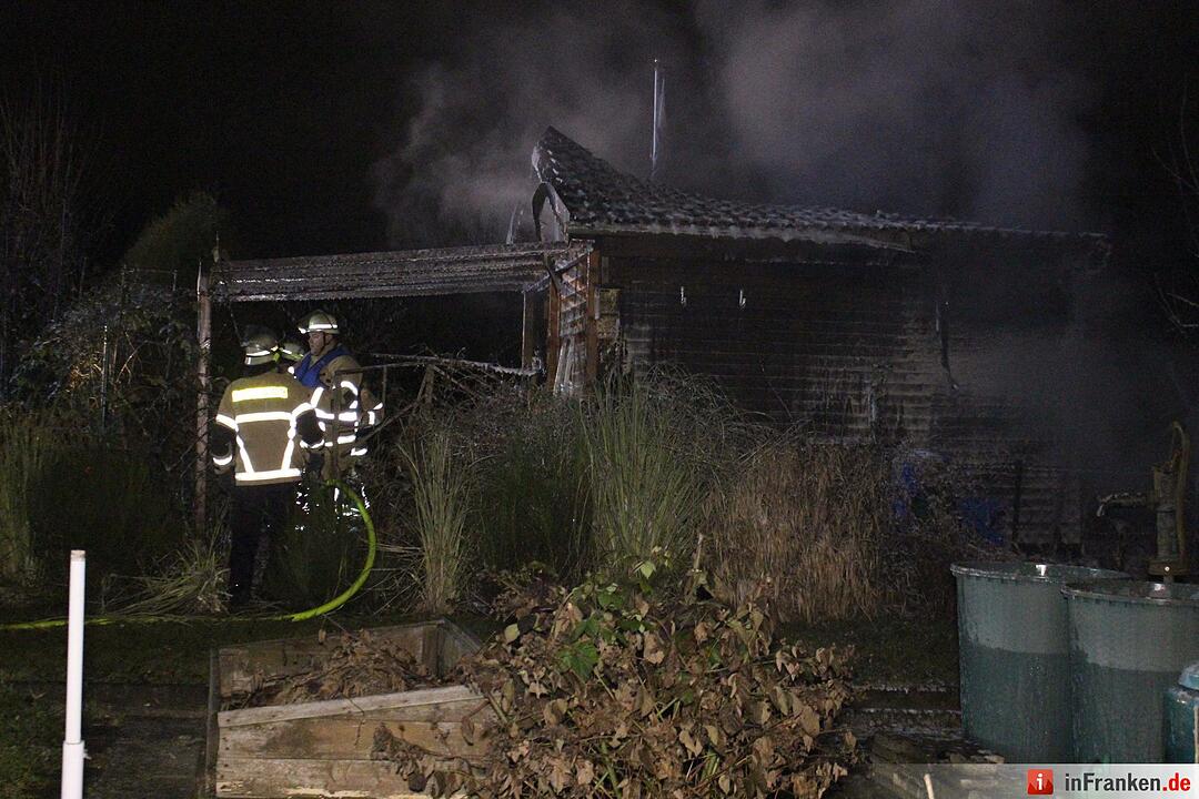 Zwei Gartenhäuser brennen in Bayreuth nieder