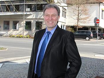 Heute genau vor 100 Tagen bezog Klaus Löffler sein Büro im Landratsamt in Kronach.  Foto: Veronika Schadeck