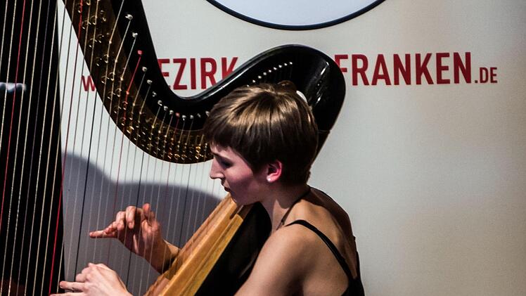 Das Jugendsymphonieorchester Oberfranken unter Leitung von Till Fabian Weser beeindruckte das Publikum im Coburger Kongresshaus mit begeisterndem Musizieren.Foto: Jochen Berger