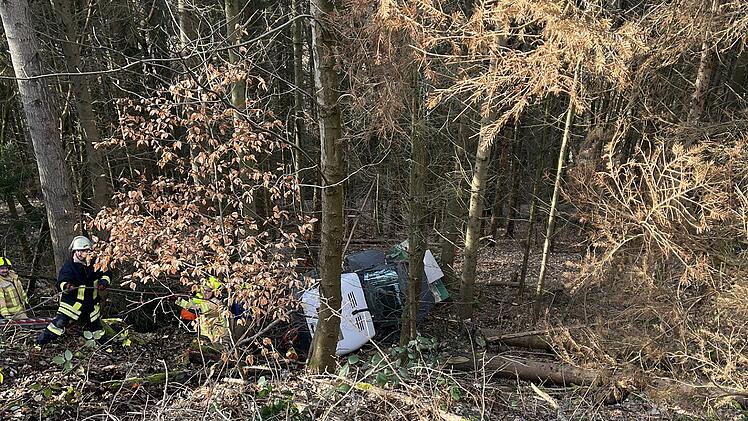 Wirsberg: Radlader stürzt plötzlich 30 Meter in die Tiefe