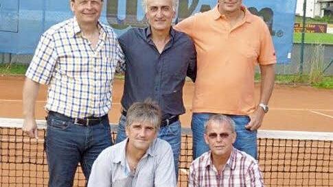 Die Melkendorfer Herren 50 sind Meister. Hinten, von links: Helmut Haberzettl, Jorgo Orfanopoulos, Ulrich Stoll; vorne, von links: Werner Schott und Leonhard Weith. Foto: privat