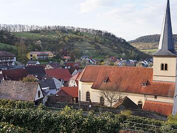 Das Sulzthaler Kirchendach soll saniert werden.  Foto: Gerd Schaar