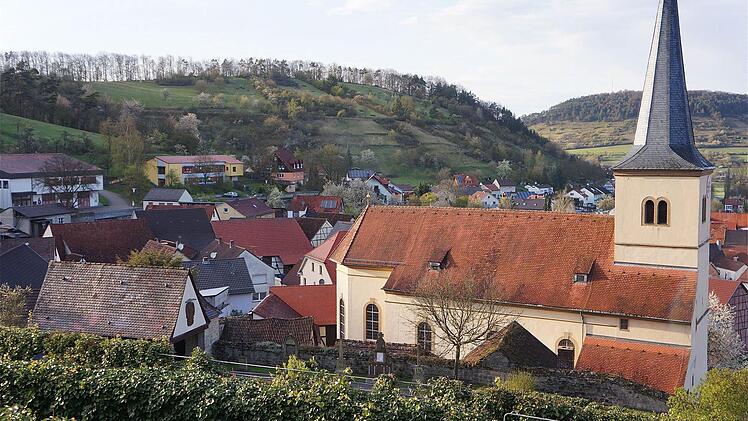 Das Sulzthaler Kirchendach soll saniert werden.  Foto: Gerd Schaar