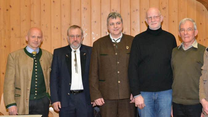 Im Bad Kissinger Jägerverein wurde für langjährige Mitgliedschaft geehrt. Unser Bild zeigt (von links) Dr. Helmut Fischer (Vorsitzender), Reinhard Landgraf, Gregor Lutz, Dieter Kunzmann, Peter Warmuth und Georg Fleischer.  Foto: Björn Hein