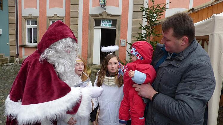 Weitere Impressionen vom Rugendorfer Weihnachtsmarkt. Foto: Klaus-Peter Wulf