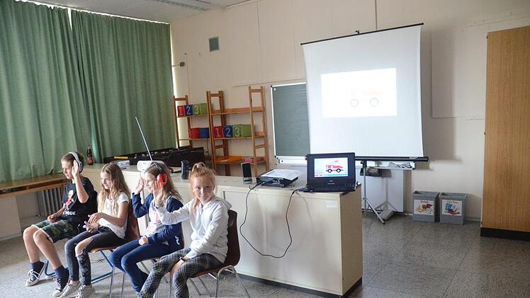 Beim Reaktionstest gab es deutliche Verzögerungen durch den Blick auf ein Handy. Foto: Karl-Heinz Hofmann