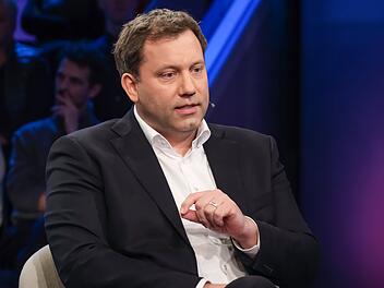 SPD-Chef Lars Klingbeil zeigte sich am Mittwochabend bei Sandra Maischberger optimistisch, dass die Regierung eine Mehrheit f&uuml;r ihre geplanten Reformen findet.