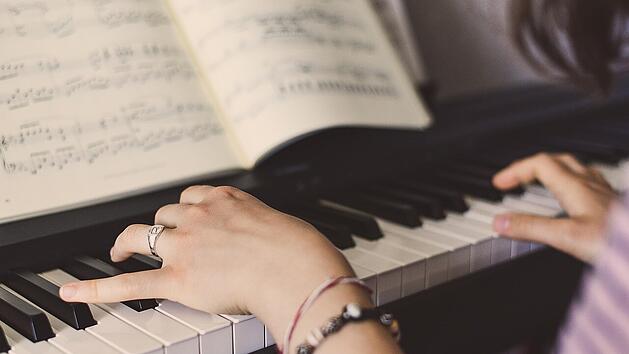 Ein Instrument zu lernen, hält dich körperlich, geistig und emotional fit.